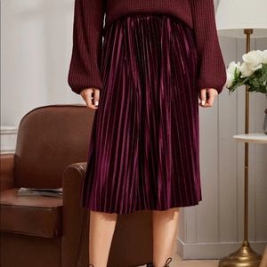 SHEIN pleated burgundy midi skirt SMALL